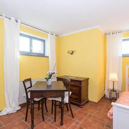 Appartement-weinberg شقة